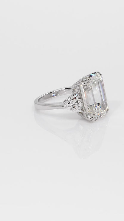 THE EMERALD CUT RING